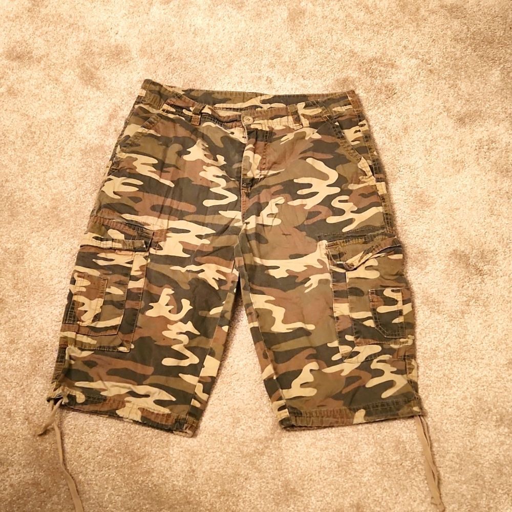 Ring of Fire Men's Camo Print Cargo Shorts Size 30